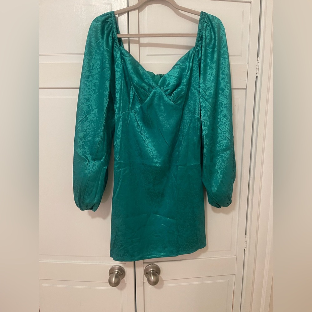 New green 12th Tribe dress with the tag. Size medium